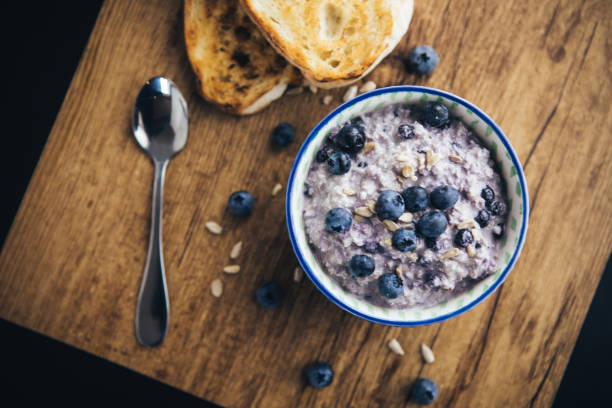 Yogurt with oats & berries
